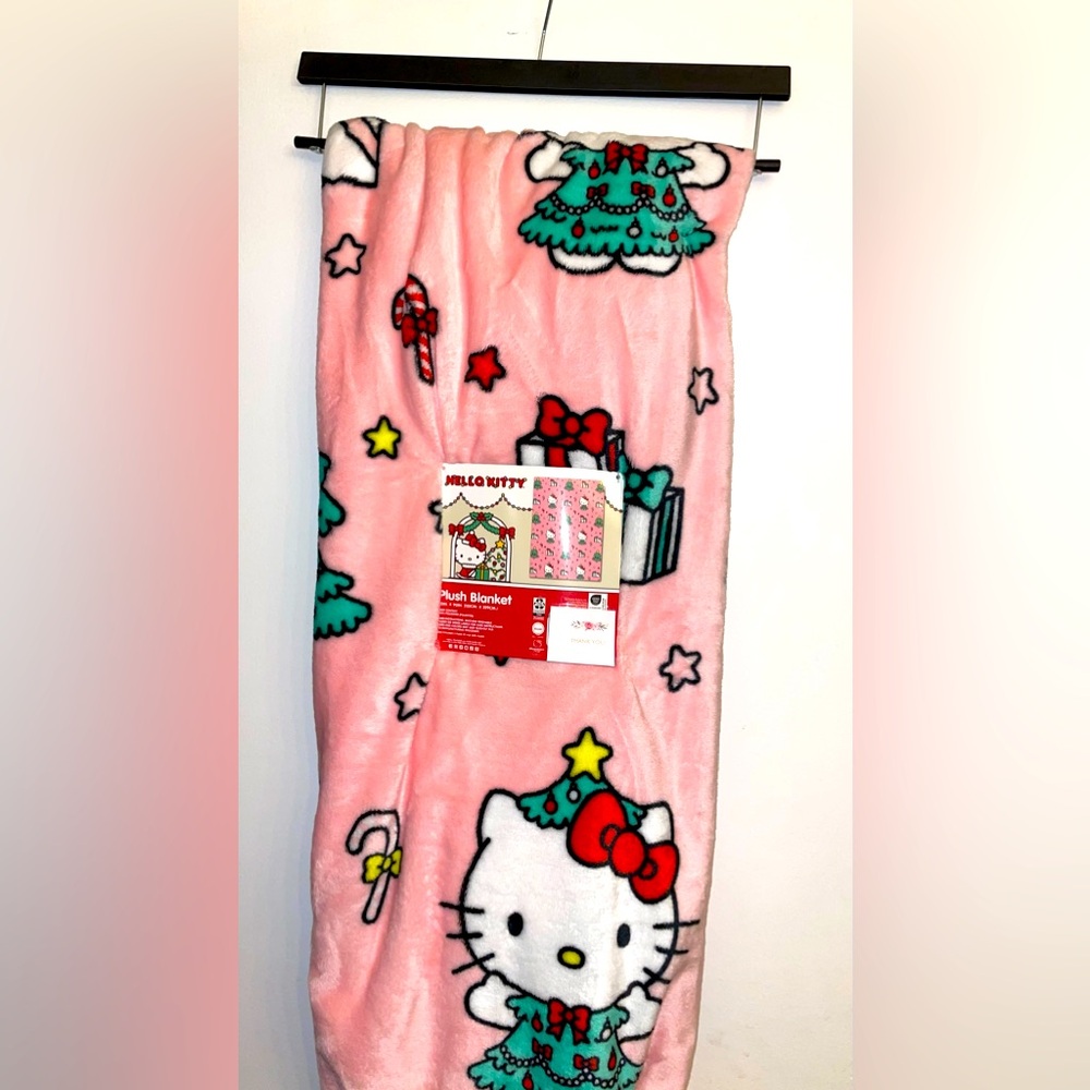 bundle up) Hello Kitty Oversized plush Christmas throw blanket